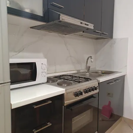 Center * ティラナ